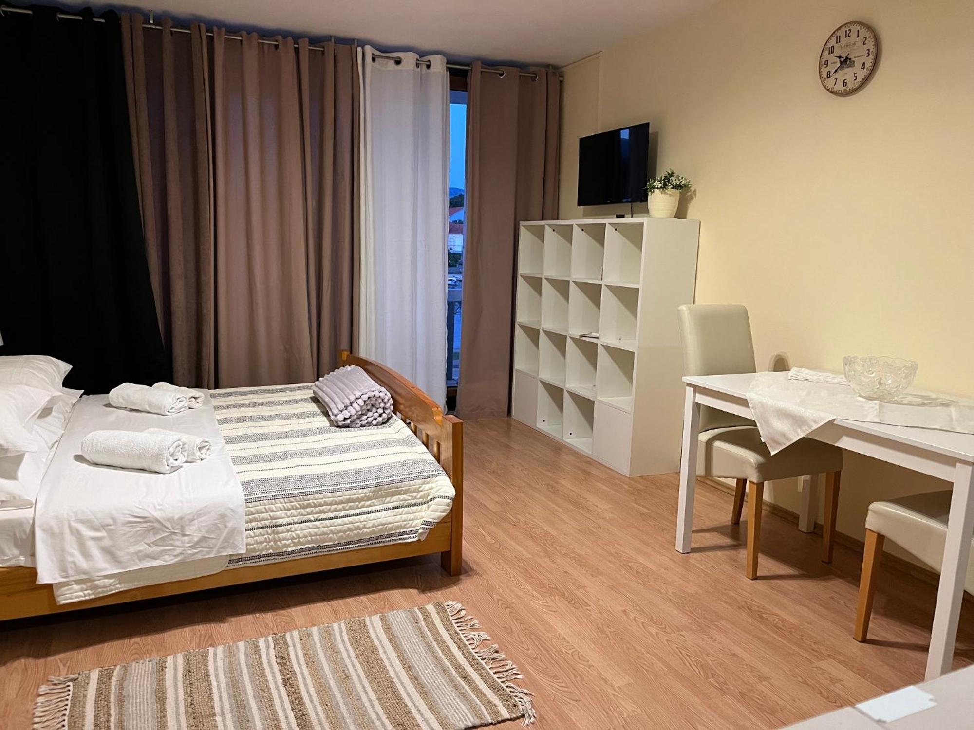 Apartments Ana By The Sea Лумбарда Екстер'єр фото